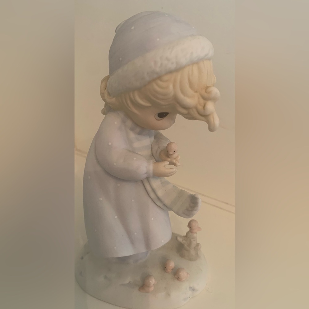 Precious Moments Winters Song
1984 Enesco - Picture 1 of 7